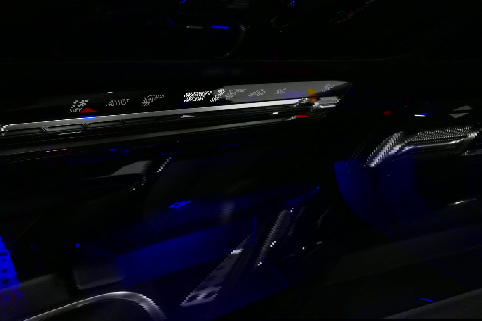 Mercedes-Benz CLA 220 AMG Line / CLA45 AMG Diffuser / Panamericana Grille / Panoramadak / Sfeerverlichting / Stoelverwarming / LED High Performance / 19'' LMV / Augmented Reality Video / Navigatie / Widescreen / Lane Assist