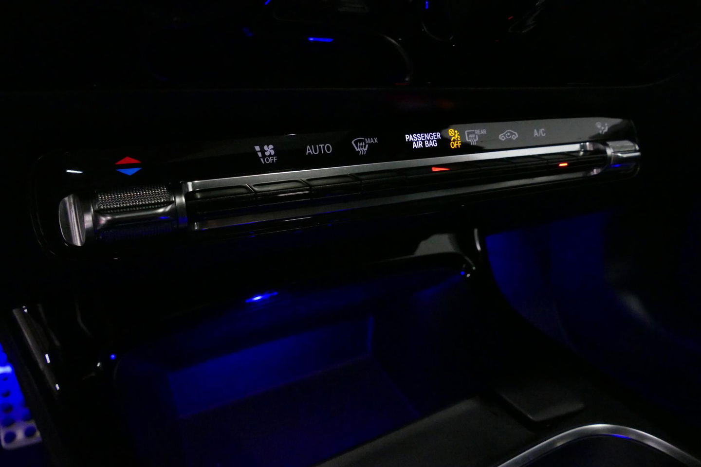 Mercedes-Benz CLA 220 AMG Line / CLA45 AMG Diffuser / Panamericana Grille / Panoramadak / Sfeerverlichting / Stoelverwarming / LED High Performance / 19'' LMV / Augmented Reality Video / Navigatie / Widescreen / Lane Assist