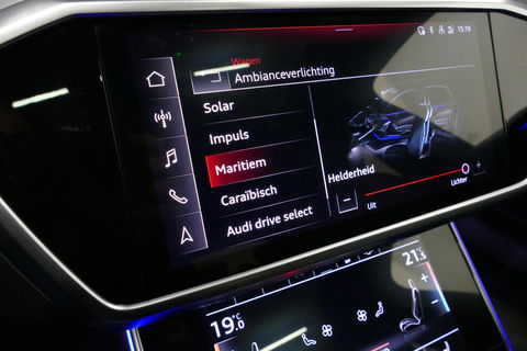Audi A6 Avant 55 TFSI e quattro Competition / S6 Diffuser / Maxton Design Bodykit V.2 / Panoramadak / HD Matrix LED / Elektr. verstelbare voorstoelen + memory / HUD / Elektr. wegklapbare trekhaak / Apple Carplay - Android Auto / Stoelverwarming / Adaptive Cruise 