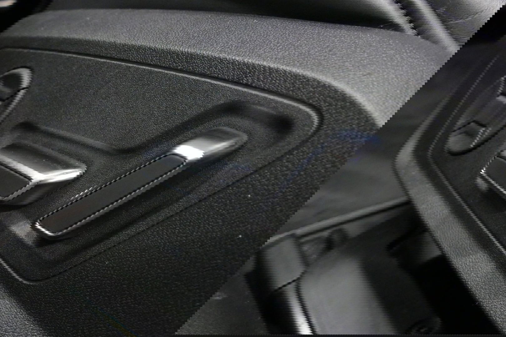 Audi A6 Avant 55 TFSI e quattro Competition / S6 Diffuser / Maxton Design Bodykit V.2 / Panoramadak / HD Matrix LED / Elektr. verstelbare voorstoelen + memory / HUD / Elektr. wegklapbare trekhaak / Apple Carplay - Android Auto / Stoelverwarming / Adaptive Cruise 