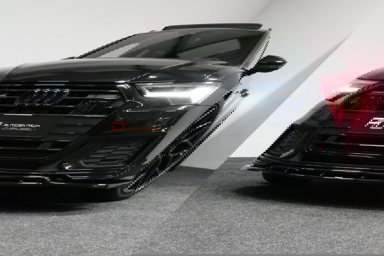 Audi A6 Avant 55 TFSI e quattro Competition / S6 Diffuser / Maxton Design Bodykit V.2 / Panoramadak / HD Matrix LED / Elektr. verstelbare voorstoelen + memory / HUD / Elektr. wegklapbare trekhaak / Apple Carplay - Android Auto / Stoelverwarming / Adaptive Cruise 