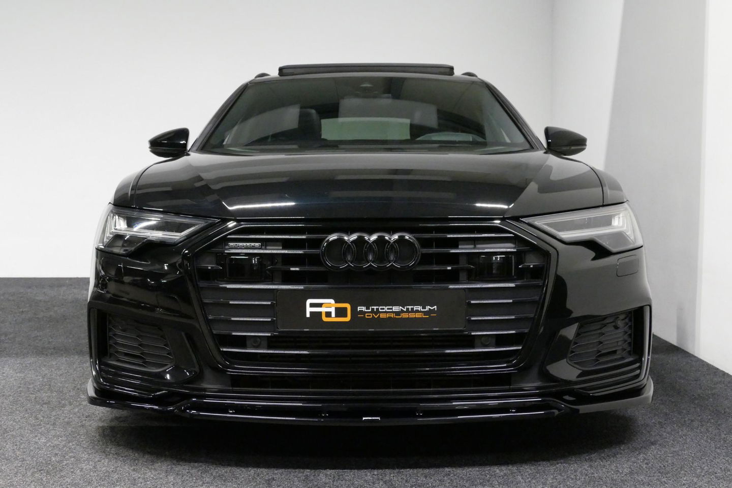 Audi A6 Avant 55 TFSI e quattro Competition / S6 Diffuser / Maxton Design Bodykit V.2 / Panoramadak / HD Matrix LED / Elektr. verstelbare voorstoelen + memory / HUD / Elektr. wegklapbare trekhaak / Apple Carplay - Android Auto / Stoelverwarming / Adaptive Cruise 
