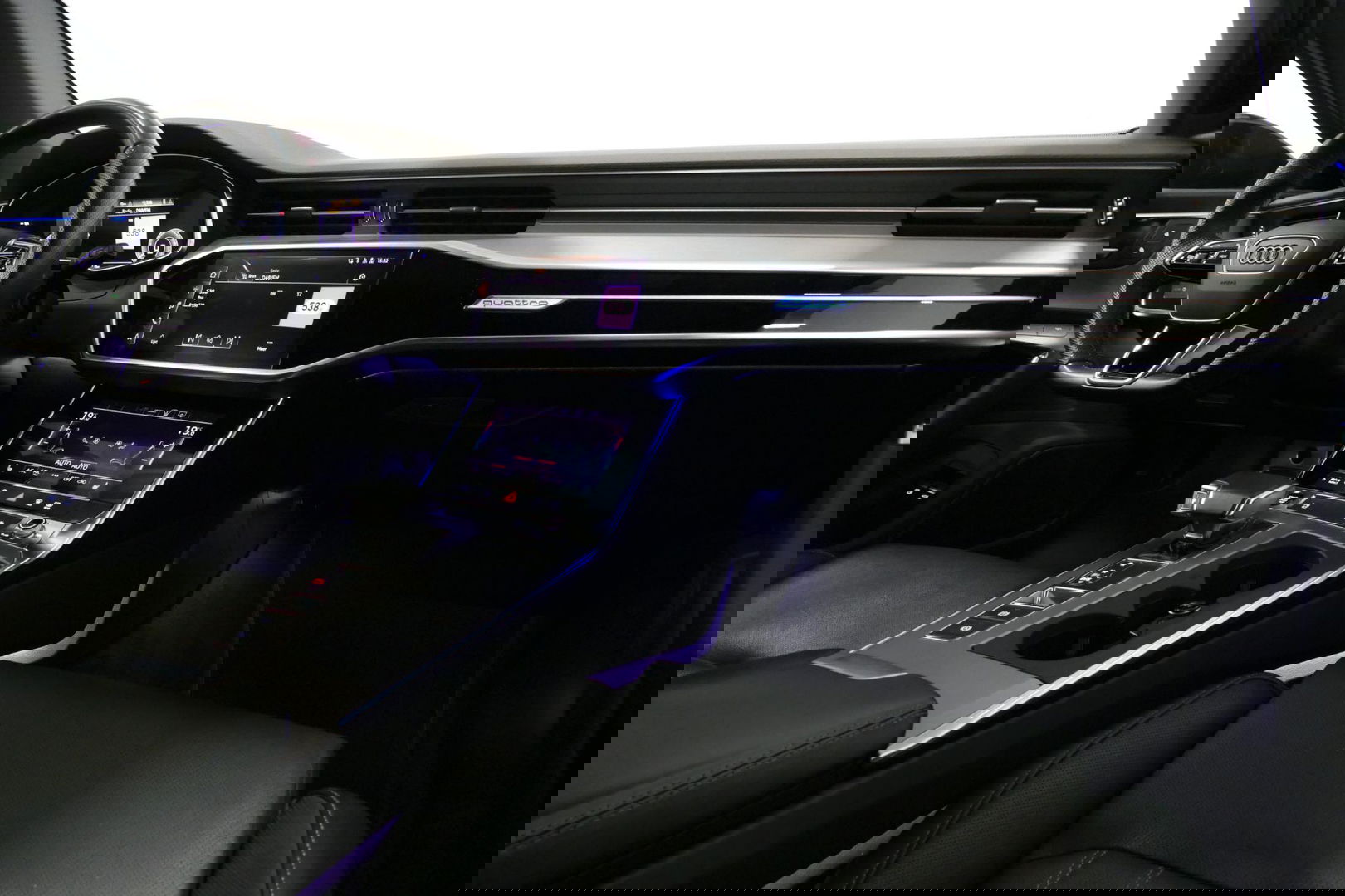 Audi A6 Avant 55 TFSI e quattro Competition / S6 Diffuser / Maxton Design Bodykit V.2 / Panoramadak / HD Matrix LED / Elektr. verstelbare voorstoelen + memory / HUD / Elektr. wegklapbare trekhaak / Apple Carplay - Android Auto / Stoelverwarming / Adaptive Cruise 