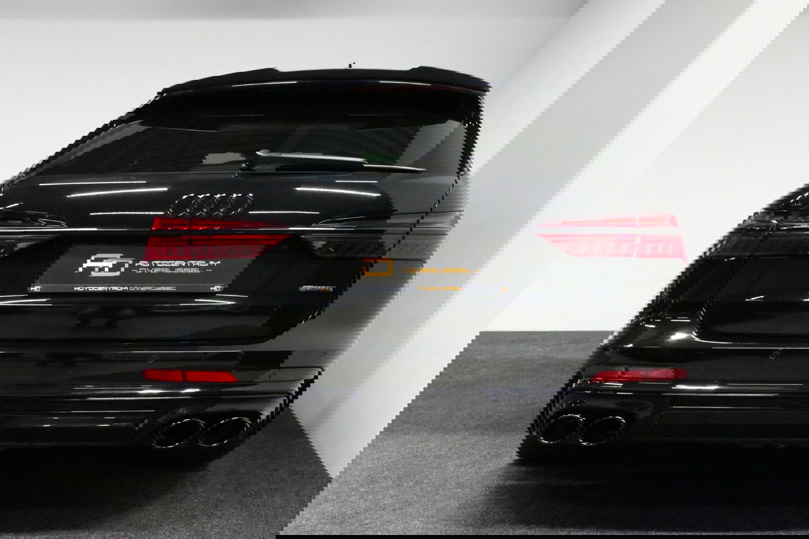 Audi A6 Avant 55 TFSI e quattro Competition / S6 Diffuser / Maxton Design Bodykit V.2 / Panoramadak / HD Matrix LED / Elektr. verstelbare voorstoelen + memory / HUD / Elektr. wegklapbare trekhaak / Apple Carplay - Android Auto / Stoelverwarming / Adaptive Cruise 
