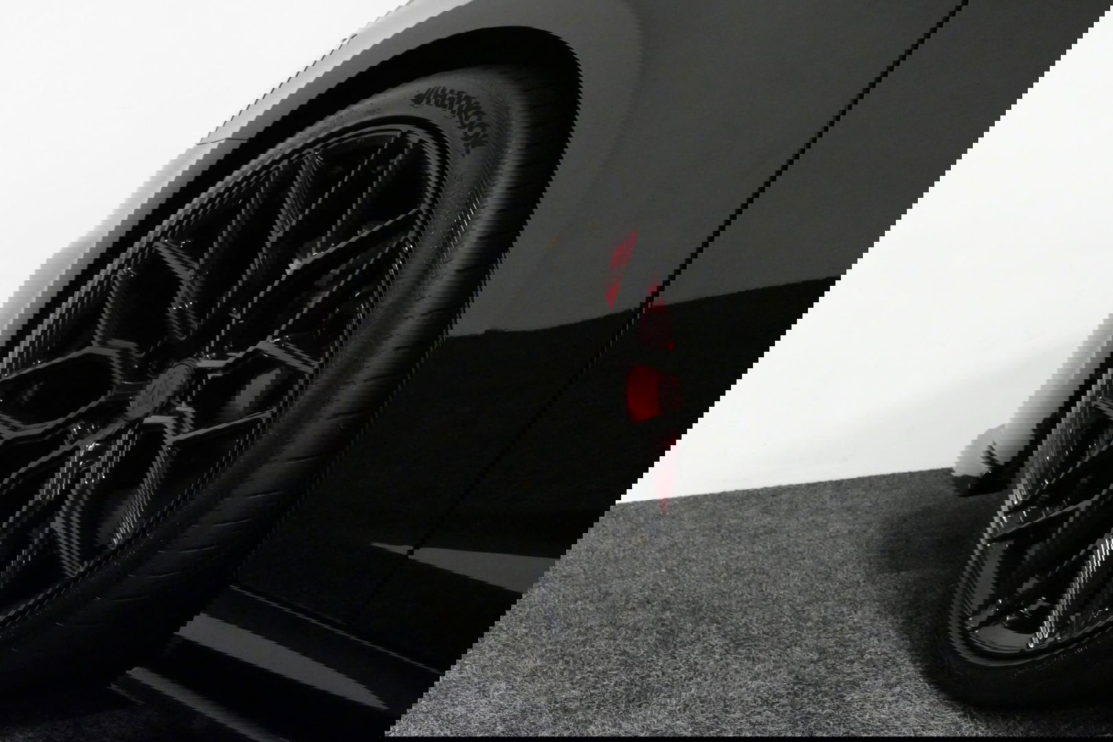 Audi A6 Avant 55 TFSI e quattro Competition / S6 Diffuser / Maxton Design Bodykit V.2 / Panoramadak / HD Matrix LED / Elektr. verstelbare voorstoelen + memory / HUD / Elektr. wegklapbare trekhaak / Apple Carplay - Android Auto / Stoelverwarming / Adaptive Cruise 