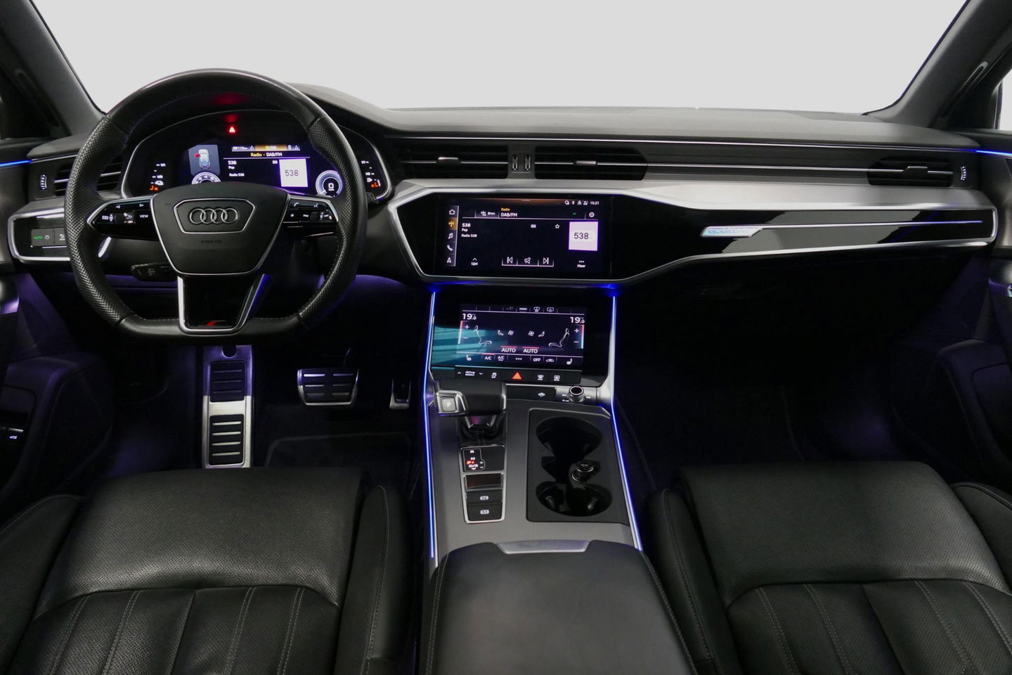 Audi A6 Avant 55 TFSI e quattro Competition / S6 Diffuser / Maxton Design Bodykit V.2 / Panoramadak / HD Matrix LED / Elektr. verstelbare voorstoelen + memory / HUD / Elektr. wegklapbare trekhaak / Apple Carplay - Android Auto / Stoelverwarming / Adaptive Cruise 