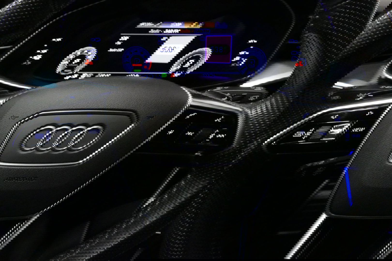 Audi A6 Avant 55 TFSI e quattro Competition / S6 Diffuser / Maxton Design Bodykit V.2 / Panoramadak / HD Matrix LED / Elektr. verstelbare voorstoelen + memory / HUD / Elektr. wegklapbare trekhaak / Apple Carplay - Android Auto / Stoelverwarming / Adaptive Cruise 