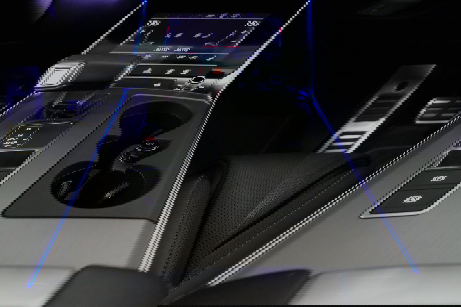 Audi A6 Avant 55 TFSI e quattro Competition / S6 Diffuser / Maxton Design Bodykit V.2 / Panoramadak / HD Matrix LED / Elektr. verstelbare voorstoelen + memory / HUD / Elektr. wegklapbare trekhaak / Apple Carplay - Android Auto / Stoelverwarming / Adaptive Cruise 