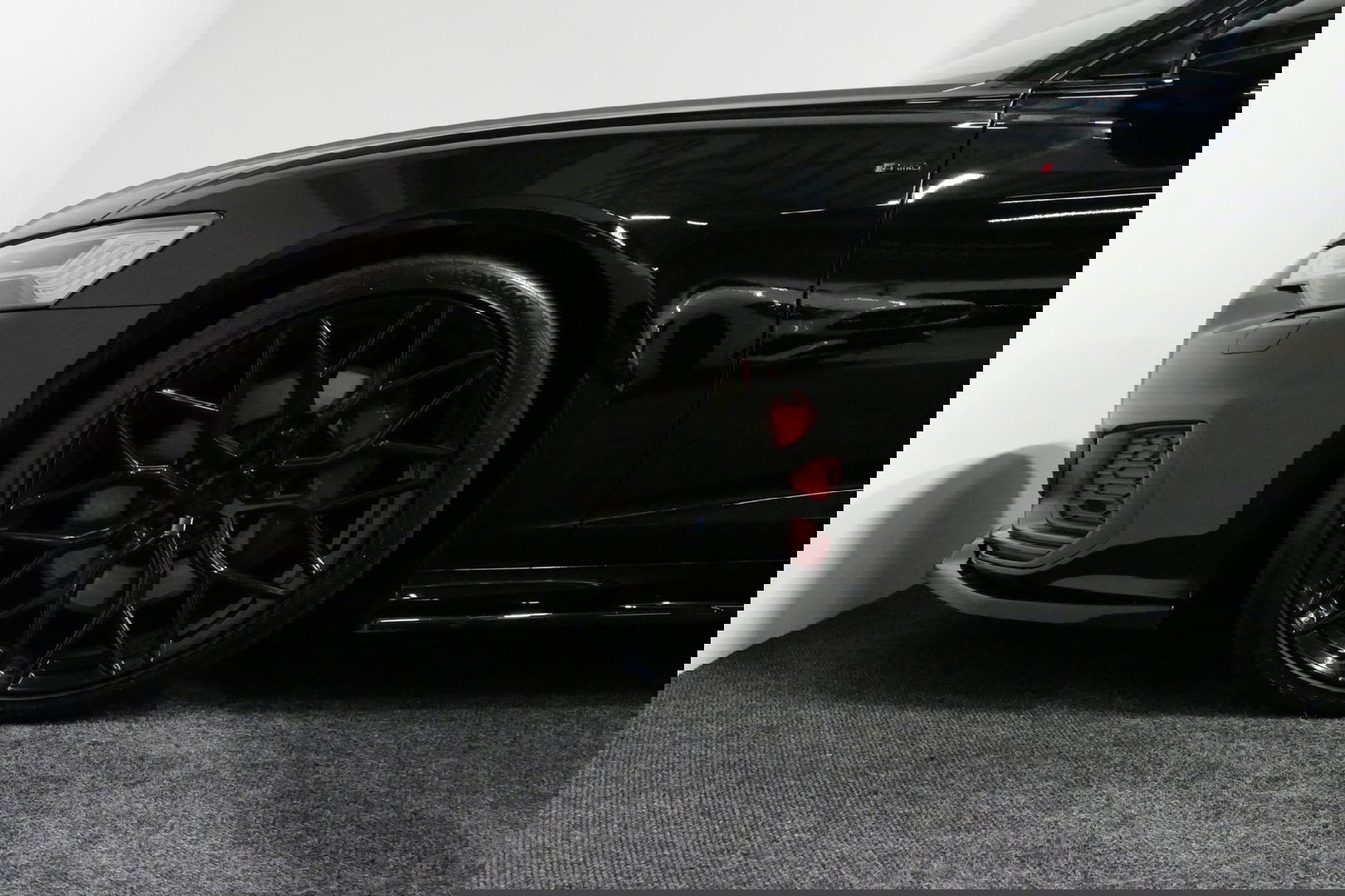 Audi A6 Avant 55 TFSI e quattro Competition / S6 Diffuser / Maxton Design Bodykit V.2 / Panoramadak / HD Matrix LED / Elektr. verstelbare voorstoelen + memory / HUD / Elektr. wegklapbare trekhaak / Apple Carplay - Android Auto / Stoelverwarming / Adaptive Cruise 