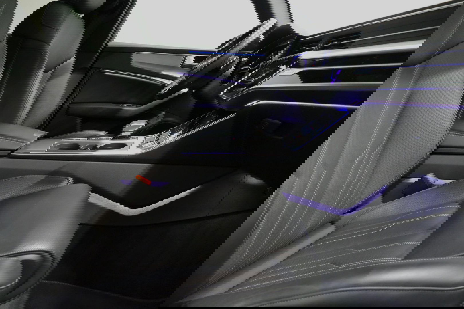 Audi A6 Avant 55 TFSI e quattro Competition / S6 Diffuser / Maxton Design Bodykit V.2 / Panoramadak / HD Matrix LED / Elektr. verstelbare voorstoelen + memory / HUD / Elektr. wegklapbare trekhaak / Apple Carplay - Android Auto / Stoelverwarming / Adaptive Cruise 