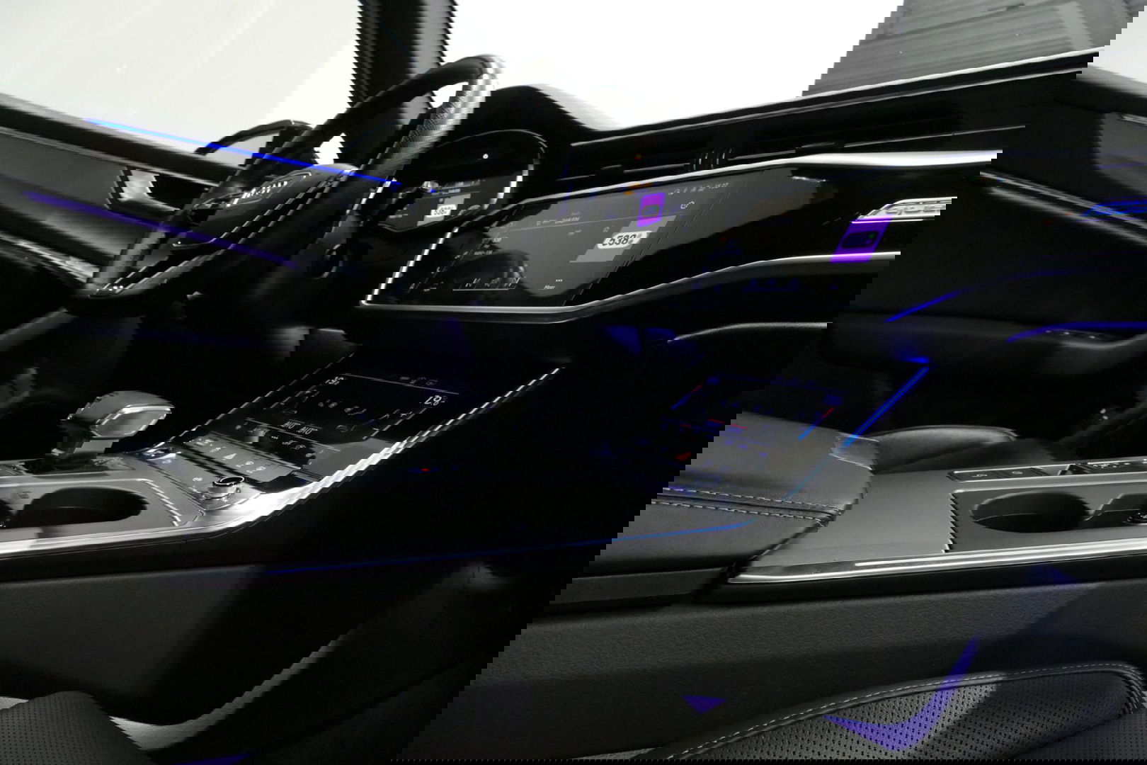 Audi A6 Avant 55 TFSI e quattro Competition / S6 Diffuser / Maxton Design Bodykit V.2 / Panoramadak / HD Matrix LED / Elektr. verstelbare voorstoelen + memory / HUD / Elektr. wegklapbare trekhaak / Apple Carplay - Android Auto / Stoelverwarming / Adaptive Cruise 