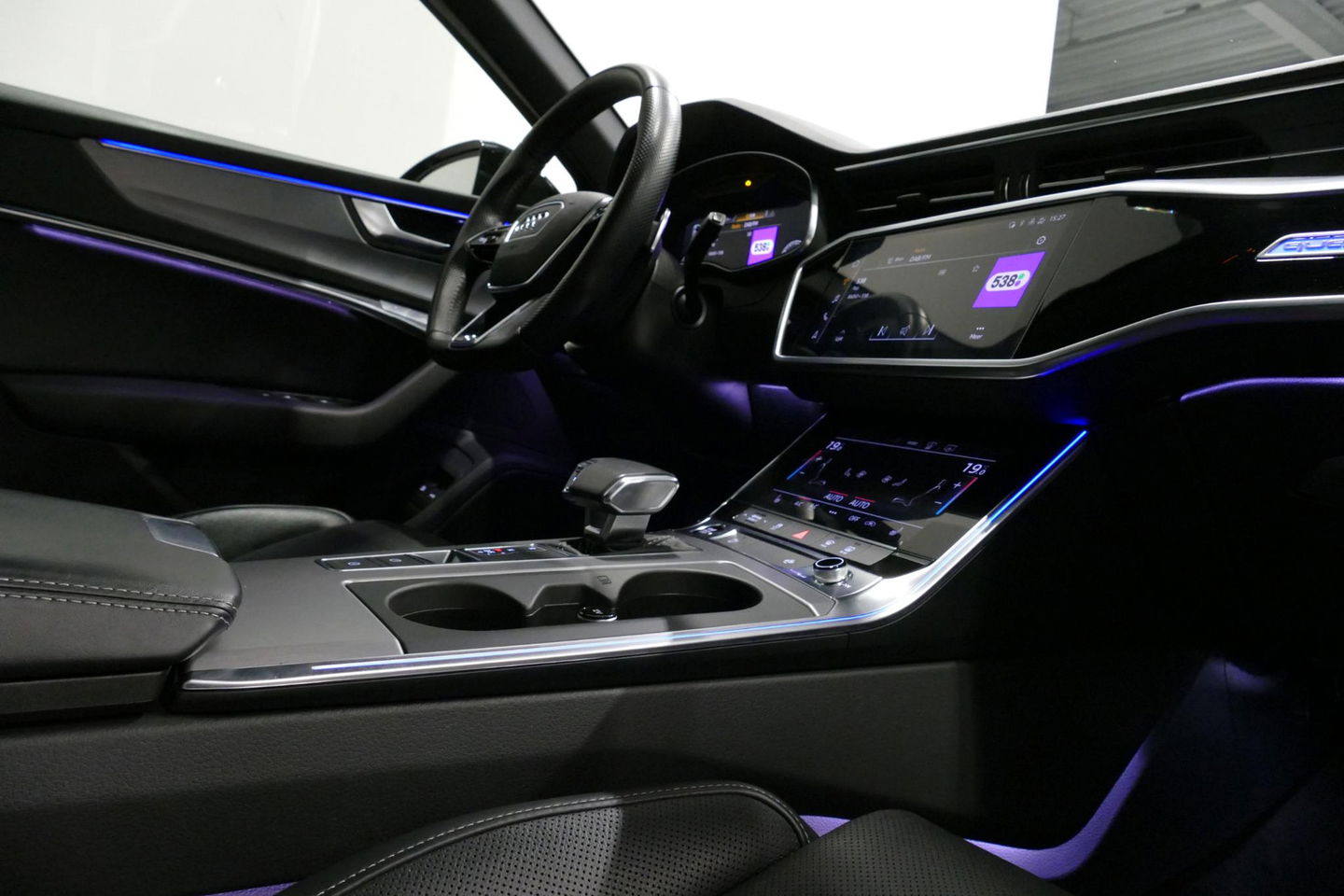 Audi A6 Avant 55 TFSI e quattro Competition / S6 Diffuser / Maxton Design Bodykit V.2 / Panoramadak / HD Matrix LED / Elektr. verstelbare voorstoelen + memory / HUD / Elektr. wegklapbare trekhaak / Apple Carplay - Android Auto / Stoelverwarming / Adaptive Cruise 