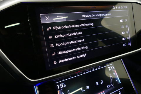 Audi A6 Avant 55 TFSI e quattro Competition / S6 Diffuser / Maxton Design Bodykit V.2 / Panoramadak / HD Matrix LED / Elektr. verstelbare voorstoelen + memory / HUD / Elektr. wegklapbare trekhaak / Apple Carplay - Android Auto / Stoelverwarming / Adaptive Cruise 