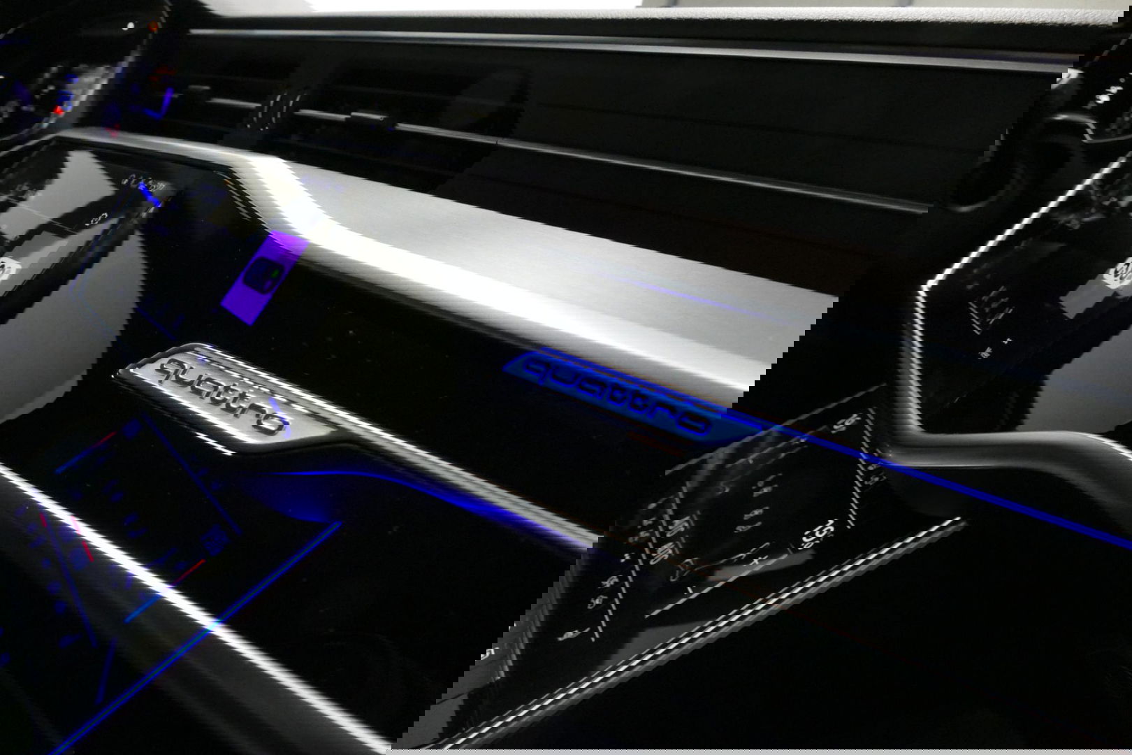 Audi A6 Avant 55 TFSI e quattro Competition / S6 Diffuser / Maxton Design Bodykit V.2 / Panoramadak / HD Matrix LED / Elektr. verstelbare voorstoelen + memory / HUD / Elektr. wegklapbare trekhaak / Apple Carplay - Android Auto / Stoelverwarming / Adaptive Cruise 