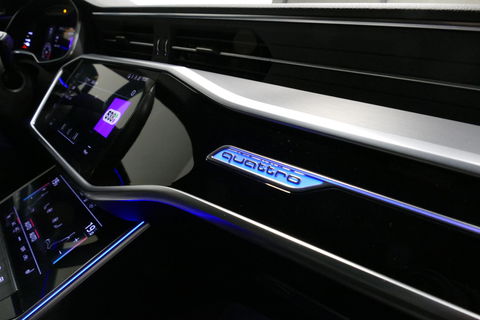 Audi A6 Avant 55 TFSI e quattro Competition / S6 Diffuser / Maxton Design Bodykit V.2 / Panoramadak / HD Matrix LED / Elektr. verstelbare voorstoelen + memory / HUD / Elektr. wegklapbare trekhaak / Apple Carplay - Android Auto / Stoelverwarming / Adaptive Cruise 