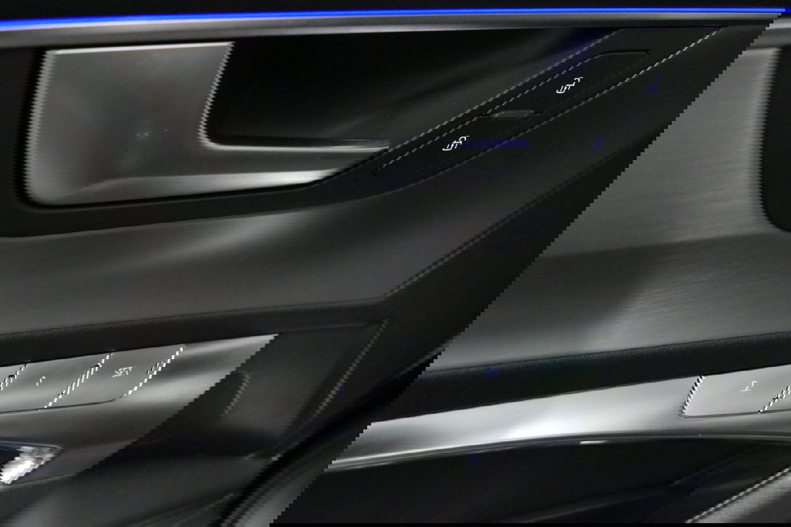 Audi A6 Avant 55 TFSI e quattro Competition / S6 Diffuser / Maxton Design Bodykit V.2 / Panoramadak / HD Matrix LED / Elektr. verstelbare voorstoelen + memory / HUD / Elektr. wegklapbare trekhaak / Apple Carplay - Android Auto / Stoelverwarming / Adaptive Cruise 