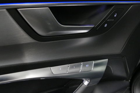 Audi A6 Avant 55 TFSI e quattro Competition / S6 Diffuser / Maxton Design Bodykit V.2 / Panoramadak / HD Matrix LED / Elektr. verstelbare voorstoelen + memory / HUD / Elektr. wegklapbare trekhaak / Apple Carplay - Android Auto / Stoelverwarming / Adaptive Cruise 