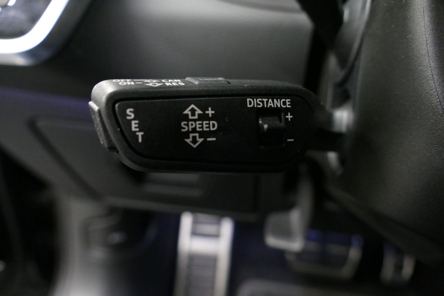 Audi A6 Avant 55 TFSI e quattro Competition / S6 Diffuser / Maxton Design Bodykit V.2 / Panoramadak / HD Matrix LED / Elektr. verstelbare voorstoelen + memory / HUD / Elektr. wegklapbare trekhaak / Apple Carplay - Android Auto / Stoelverwarming / Adaptive Cruise 