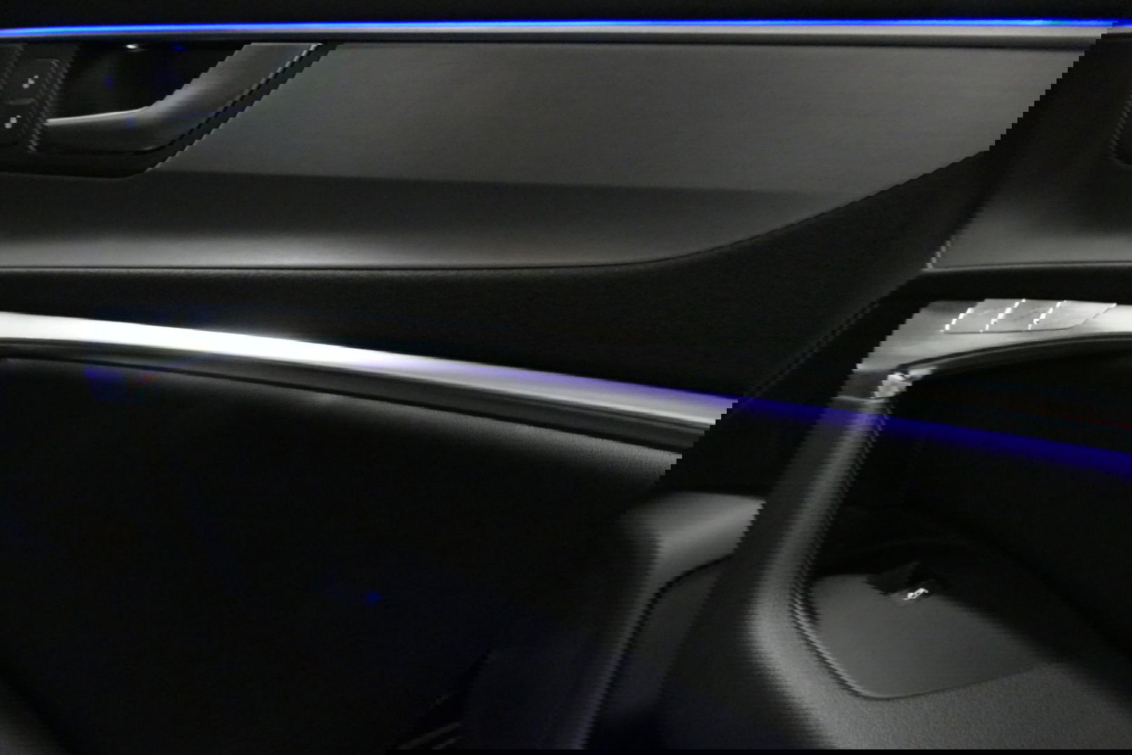 Audi A6 Avant 55 TFSI e quattro Competition / S6 Diffuser / Maxton Design Bodykit V.2 / Panoramadak / HD Matrix LED / Elektr. verstelbare voorstoelen + memory / HUD / Elektr. wegklapbare trekhaak / Apple Carplay - Android Auto / Stoelverwarming / Adaptive Cruise 