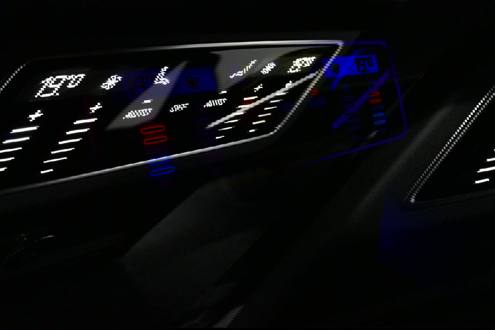 Audi A6 Avant 55 TFSI e quattro Competition / S6 Diffuser / Maxton Design Bodykit V.2 / Panoramadak / HD Matrix LED / Elektr. verstelbare voorstoelen + memory / HUD / Elektr. wegklapbare trekhaak / Apple Carplay - Android Auto / Stoelverwarming / Adaptive Cruise 