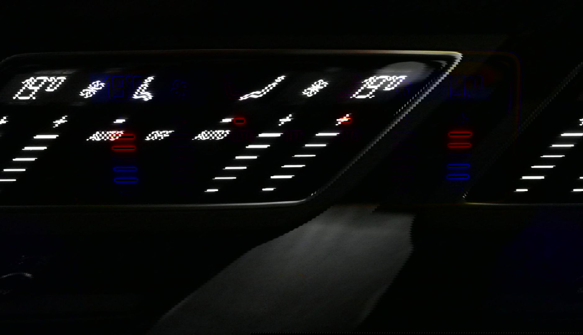 Audi A6 Avant 55 TFSI e quattro Competition / S6 Diffuser / Maxton Design Bodykit V.2 / Panoramadak / HD Matrix LED / Elektr. verstelbare voorstoelen + memory / HUD / Elektr. wegklapbare trekhaak / Apple Carplay - Android Auto / Stoelverwarming / Adaptive Cruise 