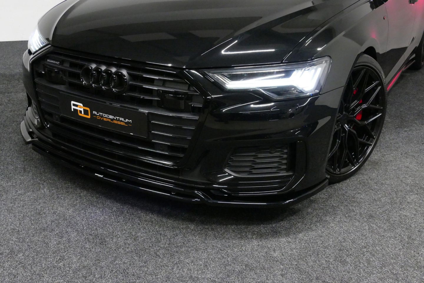 Audi A6 Avant 55 TFSI e quattro Competition / S6 Diffuser / Maxton Design Bodykit V.2 / Panoramadak / HD Matrix LED / Elektr. verstelbare voorstoelen + memory / HUD / Elektr. wegklapbare trekhaak / Apple Carplay - Android Auto / Stoelverwarming / Adaptive Cruise 