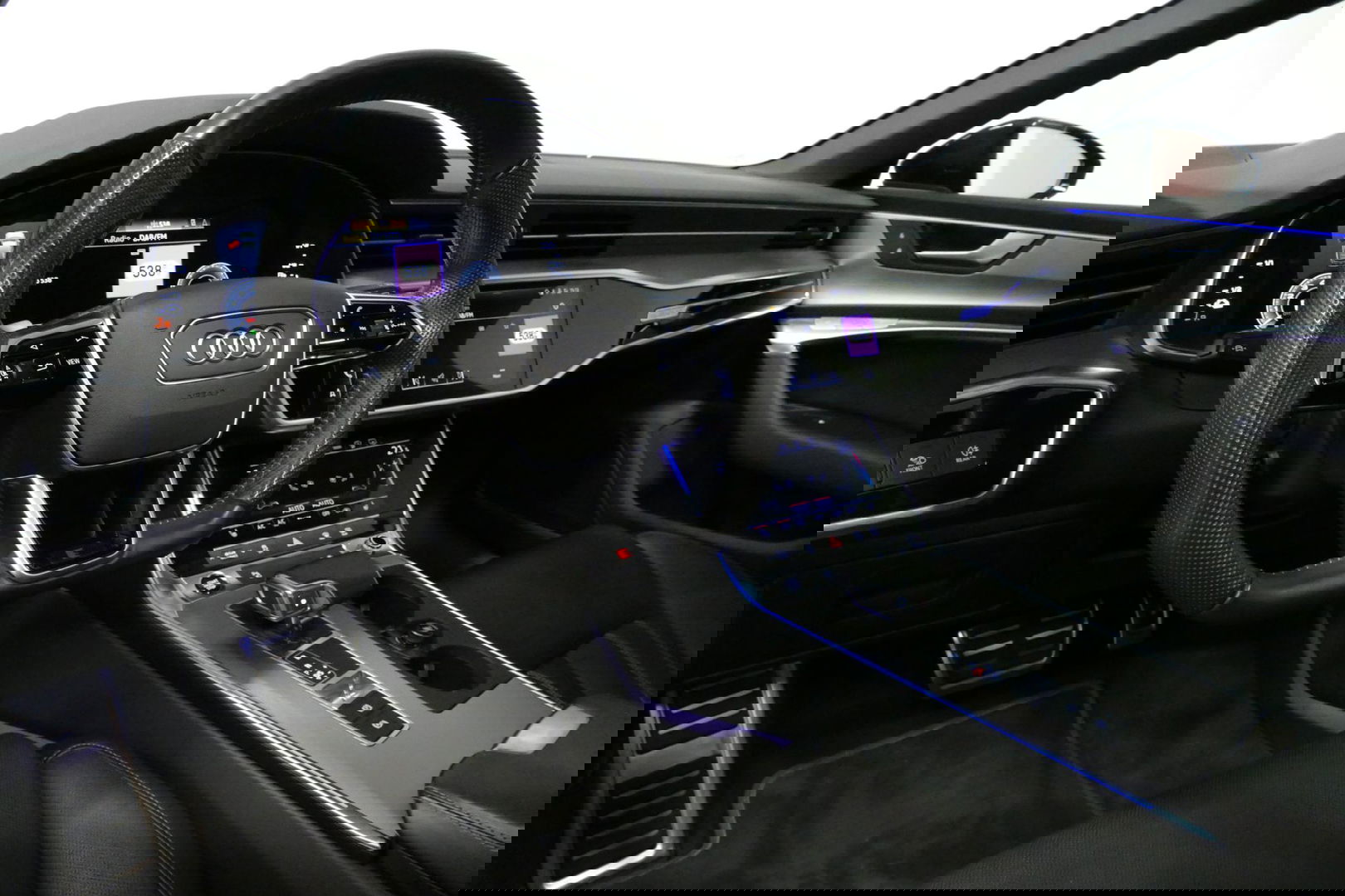 Audi A6 Avant 55 TFSI e quattro Competition / S6 Diffuser / Maxton Design Bodykit V.2 / Panoramadak / HD Matrix LED / Elektr. verstelbare voorstoelen + memory / HUD / Elektr. wegklapbare trekhaak / Apple Carplay - Android Auto / Stoelverwarming / Adaptive Cruise 