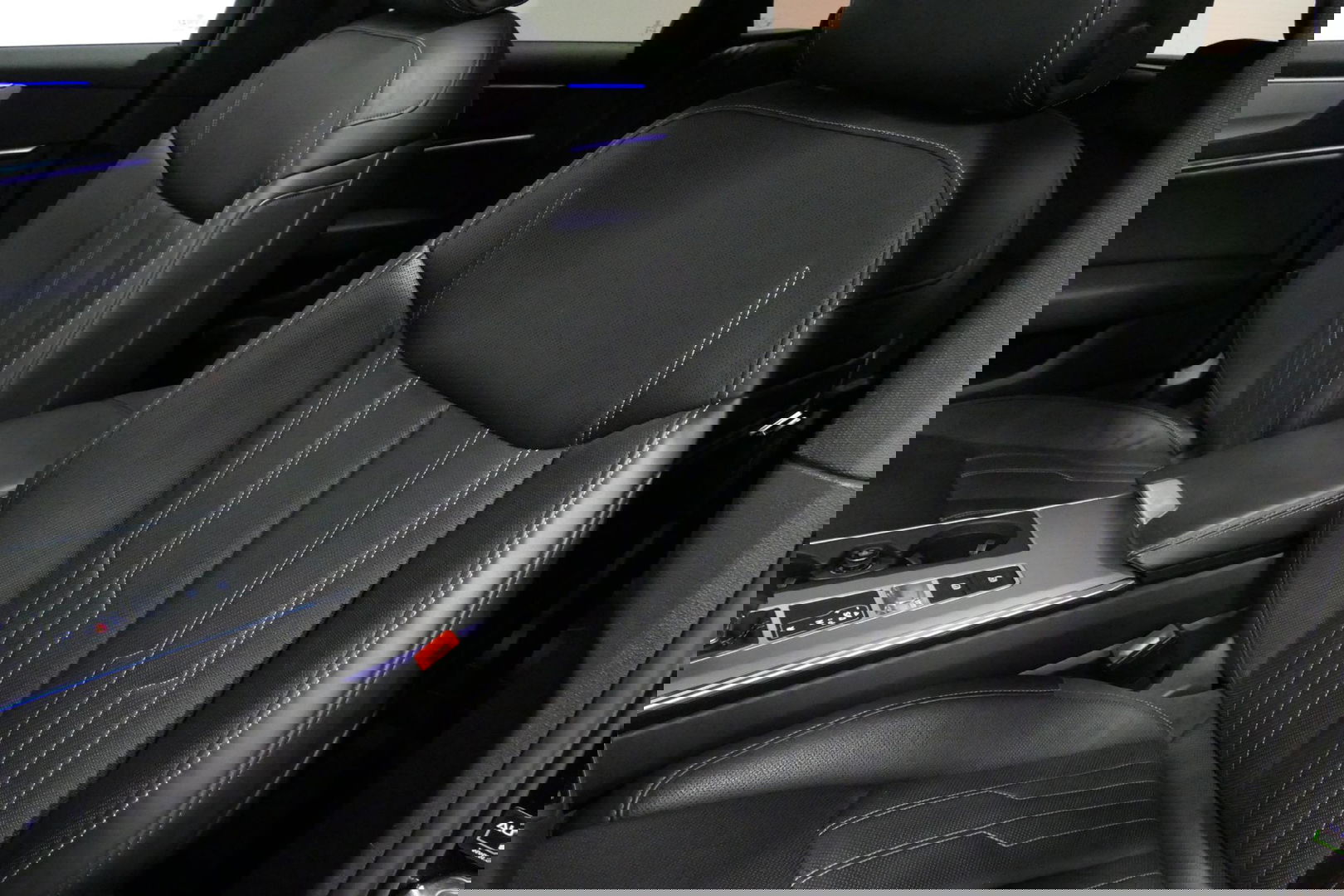 Audi A6 Avant 55 TFSI e quattro Competition / S6 Diffuser / Maxton Design Bodykit V.2 / Panoramadak / HD Matrix LED / Elektr. verstelbare voorstoelen + memory / HUD / Elektr. wegklapbare trekhaak / Apple Carplay - Android Auto / Stoelverwarming / Adaptive Cruise 