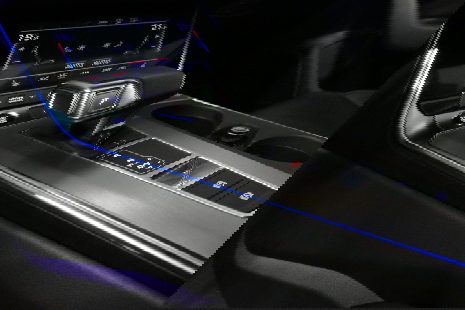 Audi A6 Avant 55 TFSI e quattro Competition / S6 Diffuser / Maxton Design Bodykit V.2 / Panoramadak / HD Matrix LED / Elektr. verstelbare voorstoelen + memory / HUD / Elektr. wegklapbare trekhaak / Apple Carplay - Android Auto / Stoelverwarming / Adaptive Cruise 