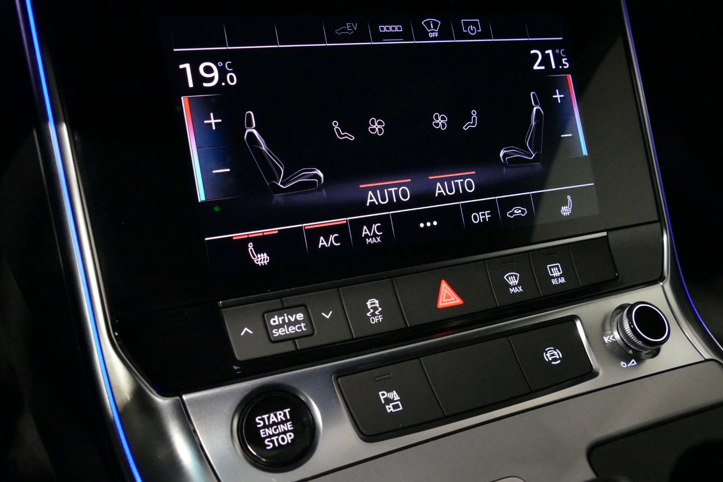 Audi A6 Avant 55 TFSI e quattro Competition / S6 Diffuser / Maxton Design Bodykit V.2 / Panoramadak / HD Matrix LED / Elektr. verstelbare voorstoelen + memory / HUD / Elektr. wegklapbare trekhaak / Apple Carplay - Android Auto / Stoelverwarming / Adaptive Cruise 