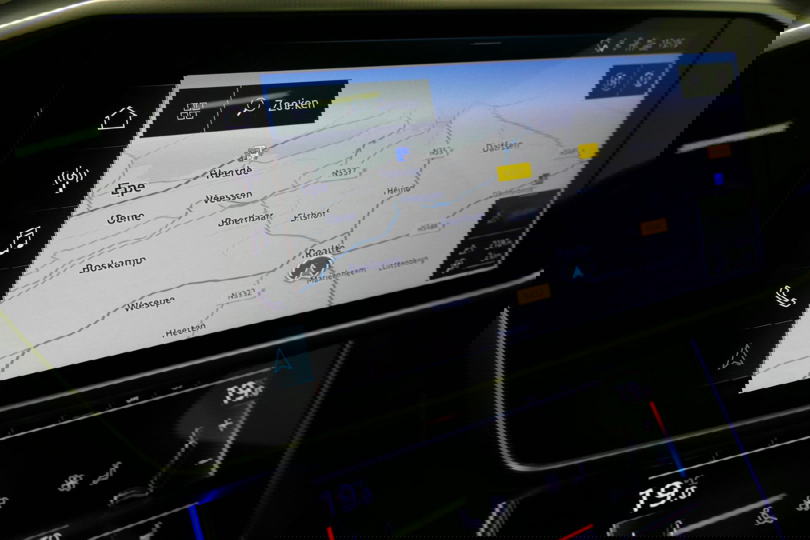 Audi A6 Avant 55 TFSI e quattro Competition / S6 Diffuser / Maxton Design Bodykit V.2 / Panoramadak / HD Matrix LED / Elektr. verstelbare voorstoelen + memory / HUD / Elektr. wegklapbare trekhaak / Apple Carplay - Android Auto / Stoelverwarming / Adaptive Cruise 
