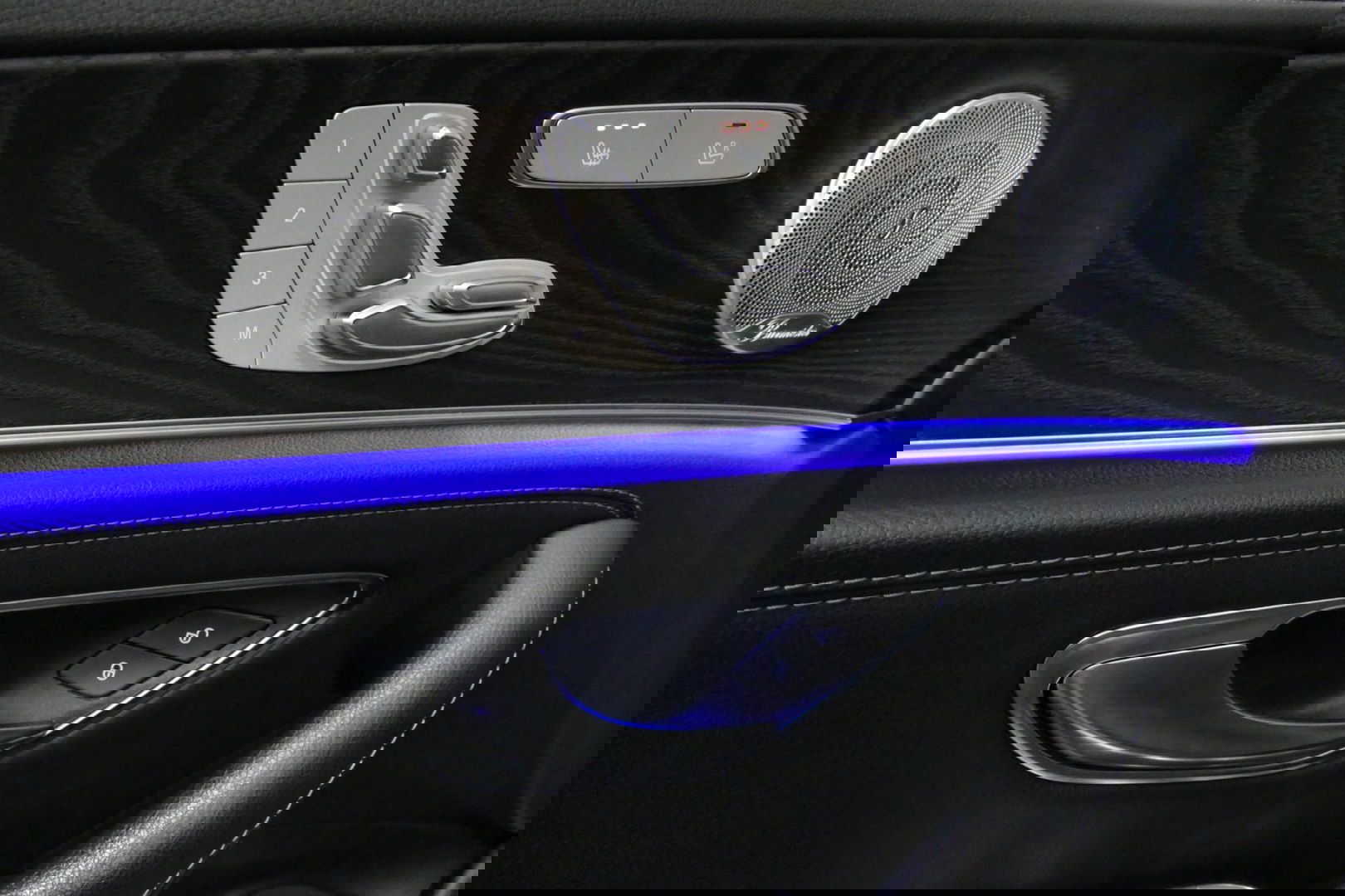 Mercedes-Benz E-Klasse 300 e AMG Line / E63s AMG Diffuser / Panamericana Grille / Panoramadak / Elektr. verstelbare voorstoelen + memory / Burmester Surround Sound / Ambienteverlichting / Apple Carplay - Android Auto / Maxton Design Frontlip / Rondomzichtcamera / Stoelverwarmin