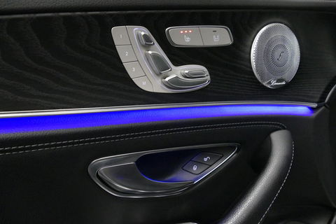 Mercedes-Benz E-Klasse 300 e AMG Line / E63s AMG Diffuser / Panamericana Grille / Panoramadak / Elektr. verstelbare voorstoelen + memory / Burmester Surround Sound / Ambienteverlichting / Apple Carplay - Android Auto / Maxton Design Frontlip / Rondomzichtcamera / Stoelverwarmin