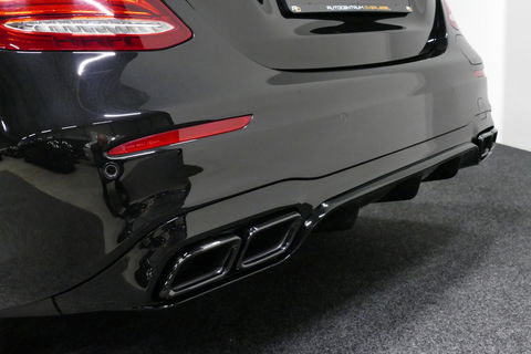 Mercedes-Benz E-Klasse 300 e AMG Line / E63s AMG Diffuser / Panamericana Grille / Panoramadak / Elektr. verstelbare voorstoelen + memory / Burmester Surround Sound / Ambienteverlichting / Apple Carplay - Android Auto / Maxton Design Frontlip / Rondomzichtcamera / Stoelverwarmin