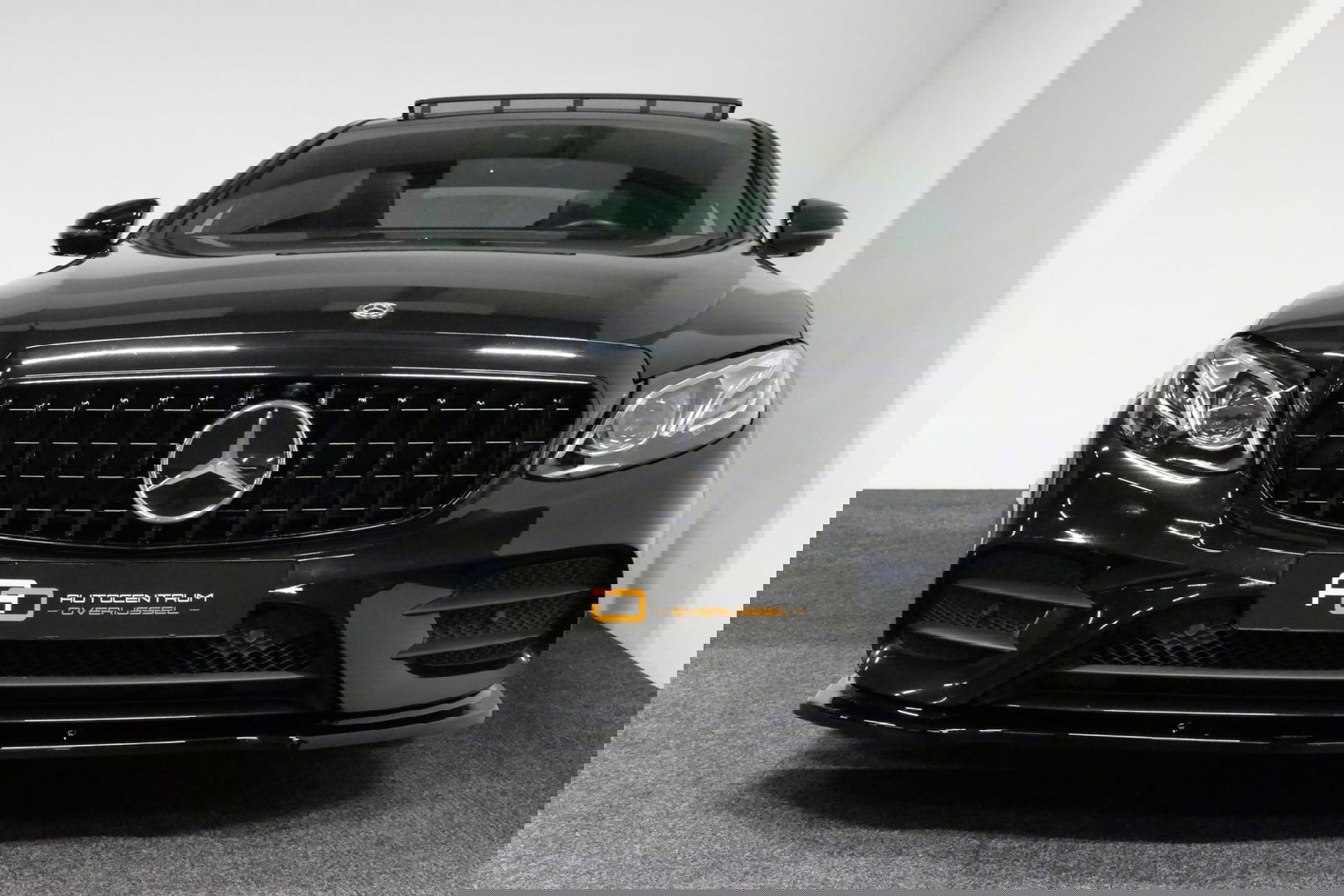 Mercedes-Benz E-Klasse 300 e AMG Line / E63s AMG Diffuser / Panamericana Grille / Panoramadak / Elektr. verstelbare voorstoelen + memory / Burmester Surround Sound / Ambienteverlichting / Apple Carplay - Android Auto / Maxton Design Frontlip / Rondomzichtcamera / Stoelverwarmin