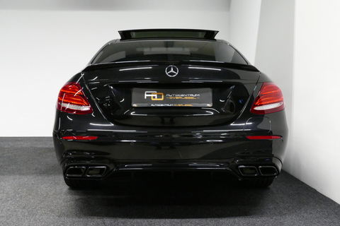 Mercedes-Benz E-Klasse 300 e AMG Line / E63s AMG Diffuser / Panamericana Grille / Panoramadak / Elektr. verstelbare voorstoelen + memory / Burmester Surround Sound / Ambienteverlichting / Apple Carplay - Android Auto / Maxton Design Frontlip / Rondomzichtcamera / Stoelverwarmin