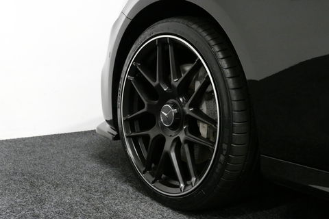 Mercedes-Benz E-Klasse 300 e AMG Line / E63s AMG Diffuser / Panamericana Grille / Panoramadak / Elektr. verstelbare voorstoelen + memory / Burmester Surround Sound / Ambienteverlichting / Apple Carplay - Android Auto / Maxton Design Frontlip / Rondomzichtcamera / Stoelverwarmin