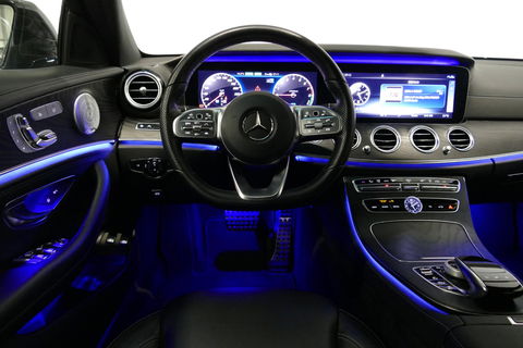 Mercedes-Benz E-Klasse 300 e AMG Line / E63s AMG Diffuser / Panamericana Grille / Panoramadak / Elektr. verstelbare voorstoelen + memory / Burmester Surround Sound / Ambienteverlichting / Apple Carplay - Android Auto / Maxton Design Frontlip / Rondomzichtcamera / Stoelverwarmin