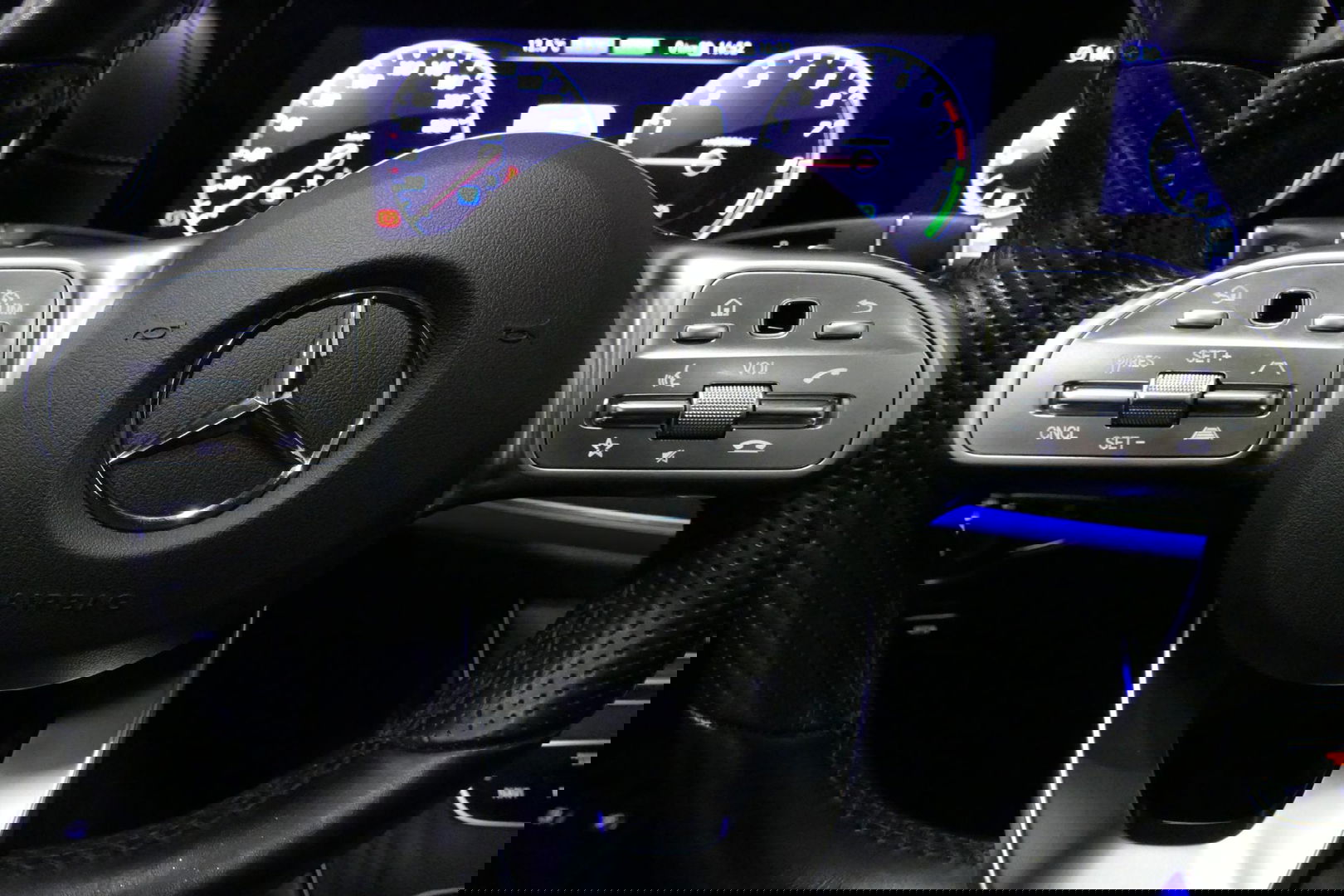 Mercedes-Benz E-Klasse 300 e AMG Line / E63s AMG Diffuser / Panamericana Grille / Panoramadak / Elektr. verstelbare voorstoelen + memory / Burmester Surround Sound / Ambienteverlichting / Apple Carplay - Android Auto / Maxton Design Frontlip / Rondomzichtcamera / Stoelverwarmin