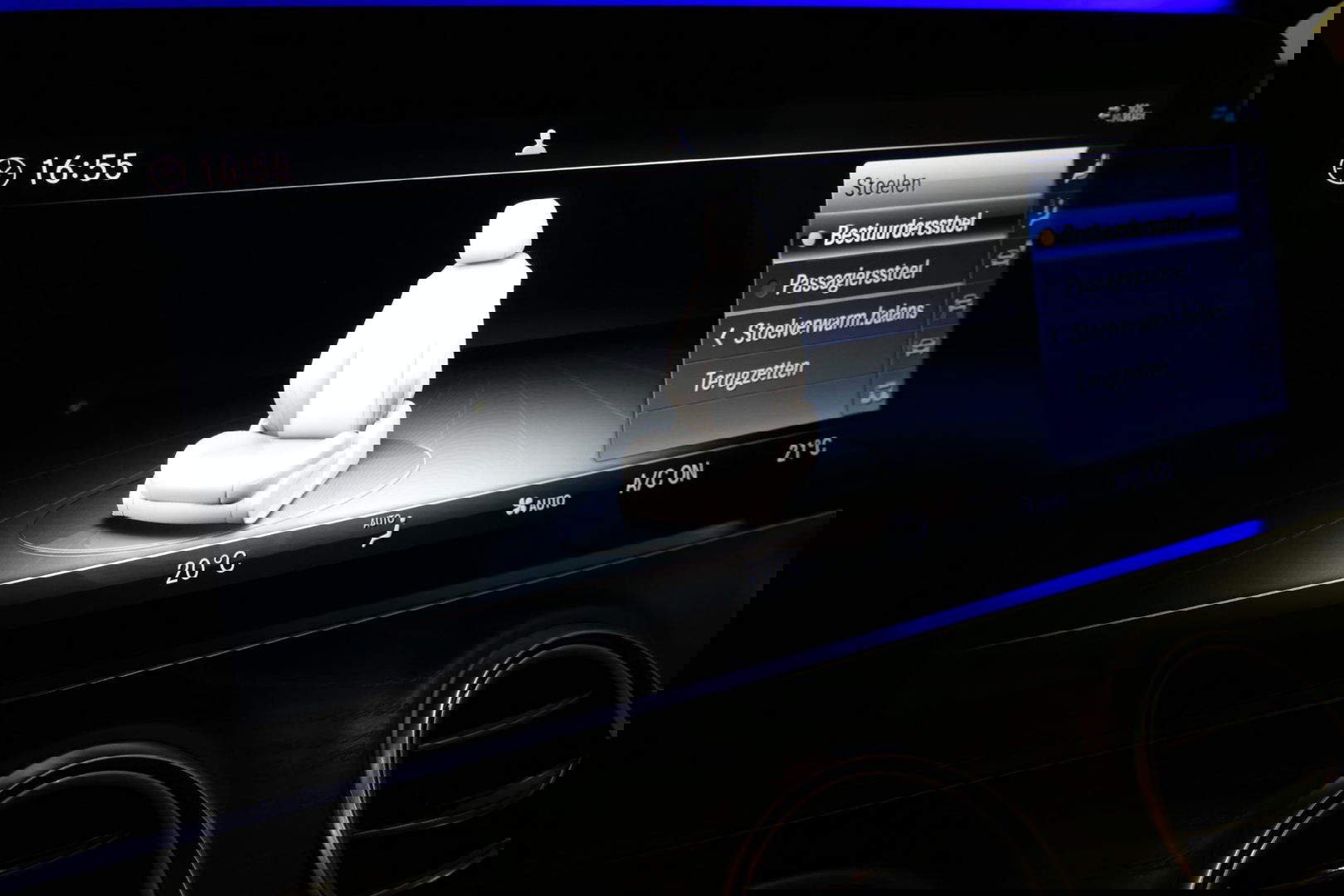 Mercedes-Benz E-Klasse 300 e AMG Line / E63s AMG Diffuser / Panamericana Grille / Panoramadak / Elektr. verstelbare voorstoelen + memory / Burmester Surround Sound / Ambienteverlichting / Apple Carplay - Android Auto / Maxton Design Frontlip / Rondomzichtcamera / Stoelverwarmin