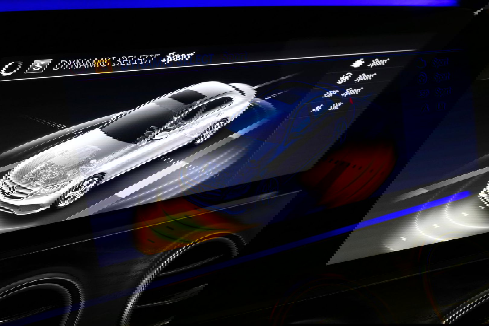 Mercedes-Benz E-Klasse 300 e AMG Line / E63s AMG Diffuser / Panamericana Grille / Panoramadak / Elektr. verstelbare voorstoelen + memory / Burmester Surround Sound / Ambienteverlichting / Apple Carplay - Android Auto / Maxton Design Frontlip / Rondomzichtcamera / Stoelverwarmin