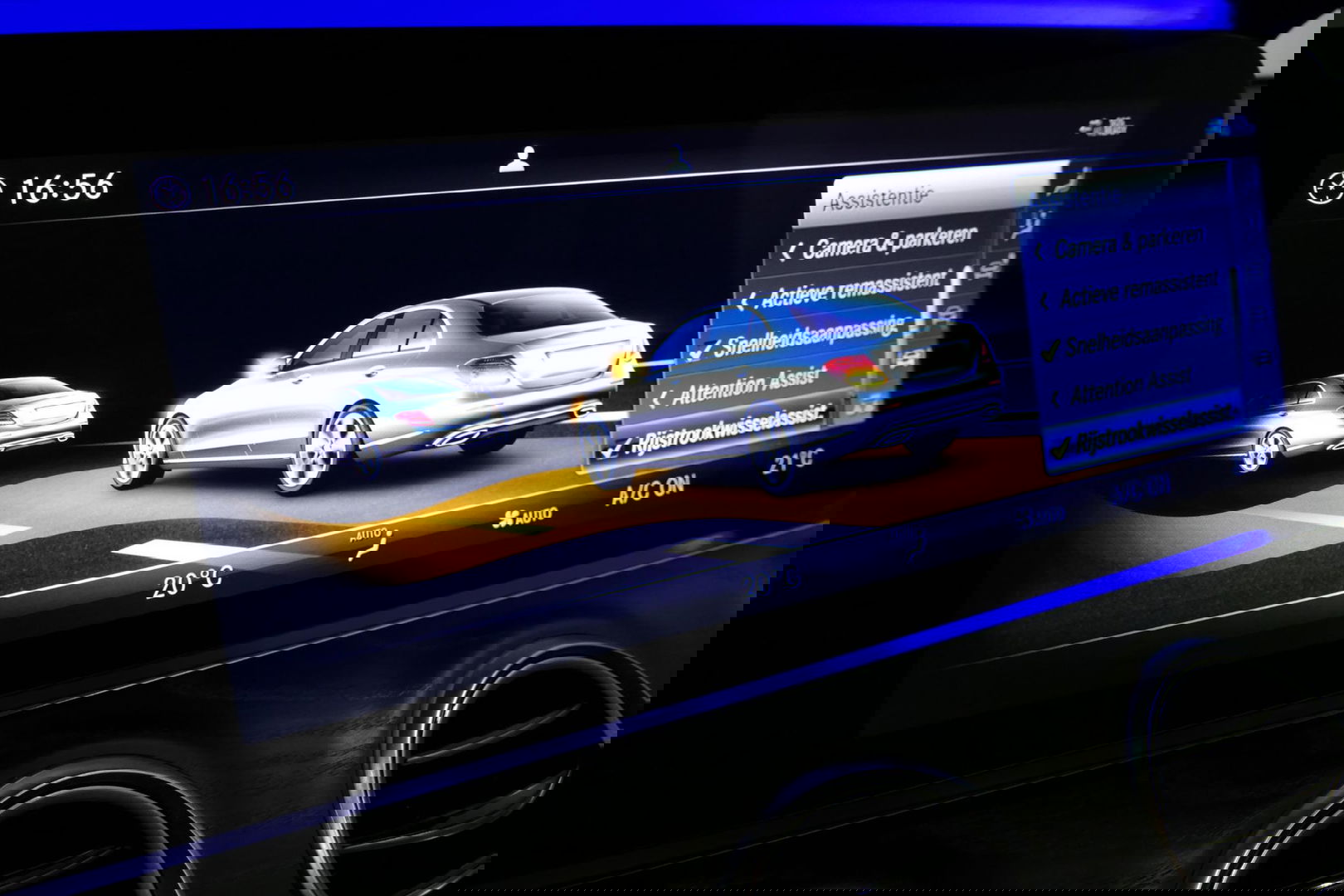 Mercedes-Benz E-Klasse 300 e AMG Line / E63s AMG Diffuser / Panamericana Grille / Panoramadak / Elektr. verstelbare voorstoelen + memory / Burmester Surround Sound / Ambienteverlichting / Apple Carplay - Android Auto / Maxton Design Frontlip / Rondomzichtcamera / Stoelverwarmin