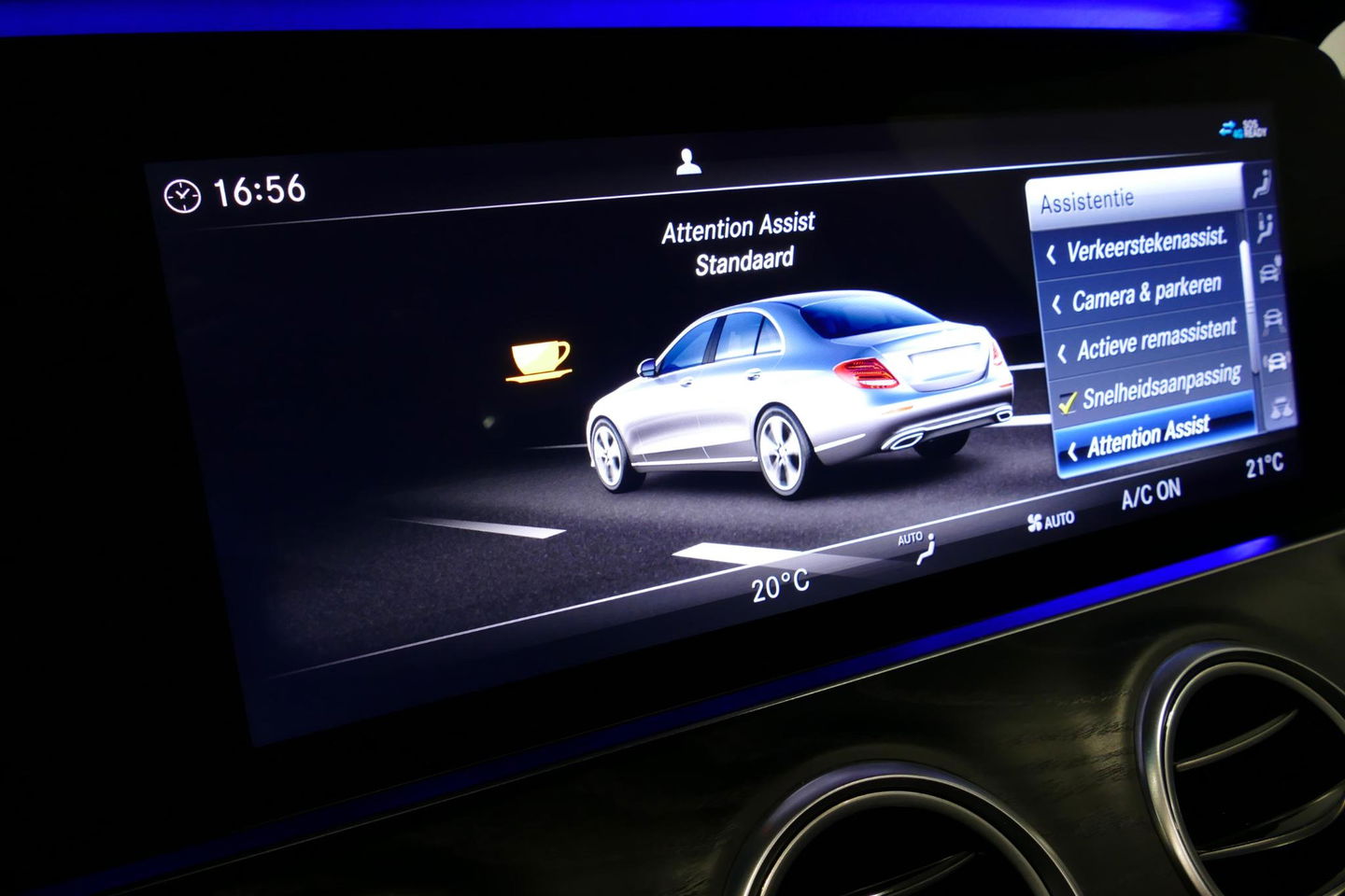 Mercedes-Benz E-Klasse 300 e AMG Line / E63s AMG Diffuser / Panamericana Grille / Panoramadak / Elektr. verstelbare voorstoelen + memory / Burmester Surround Sound / Ambienteverlichting / Apple Carplay - Android Auto / Maxton Design Frontlip / Rondomzichtcamera / Stoelverwarmin