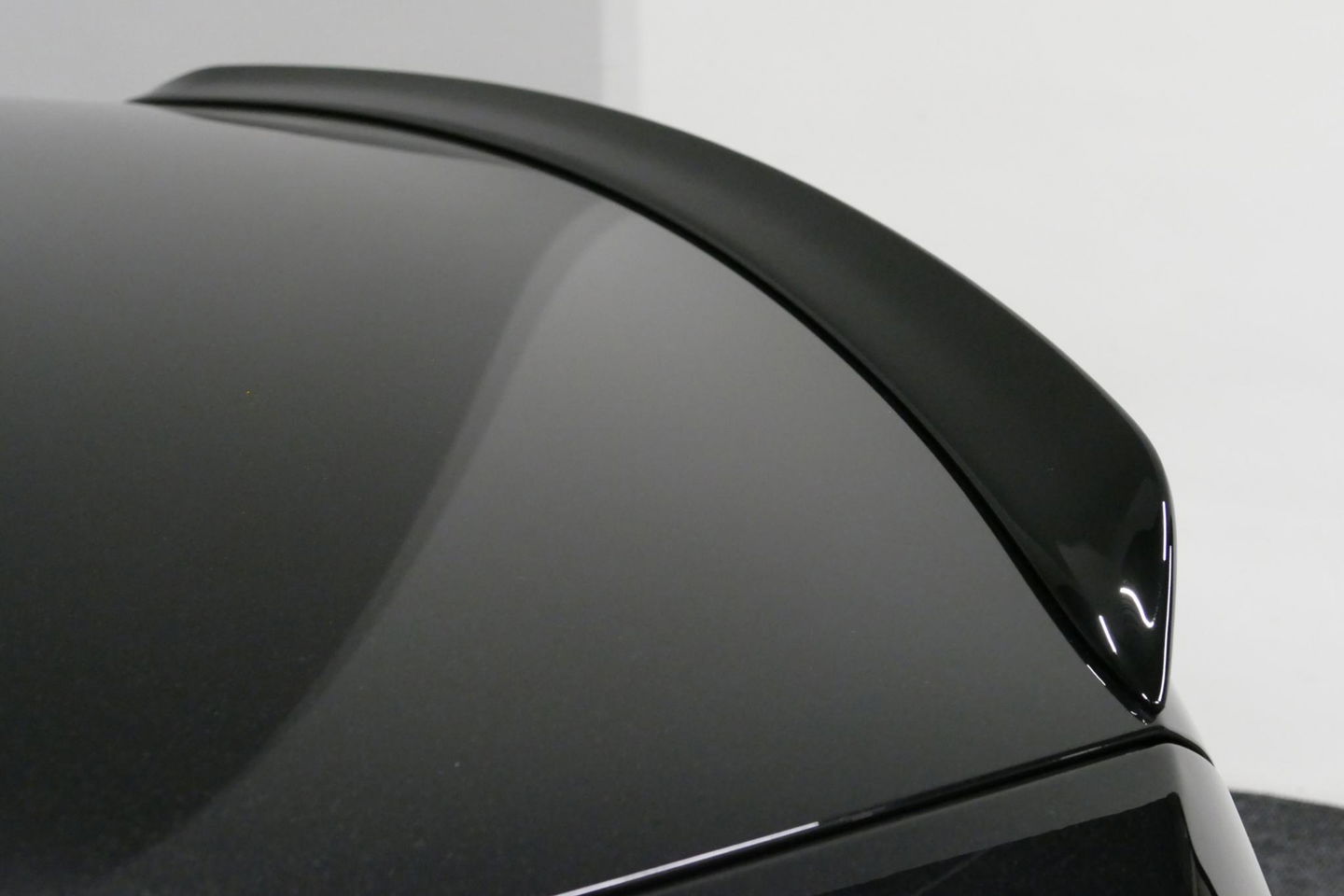 Mercedes-Benz E-Klasse 300 e AMG Line / E63s AMG Diffuser / Panamericana Grille / Panoramadak / Elektr. verstelbare voorstoelen + memory / Burmester Surround Sound / Ambienteverlichting / Apple Carplay - Android Auto / Maxton Design Frontlip / Rondomzichtcamera / Stoelverwarmin