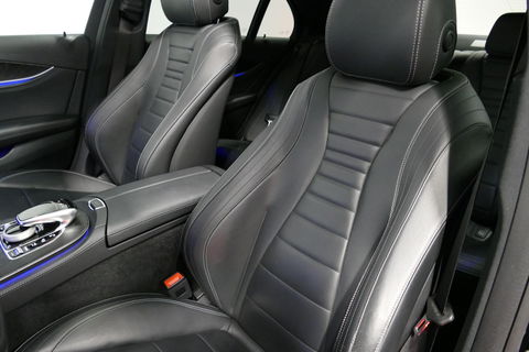 Mercedes-Benz E-Klasse 300 e AMG Line / E63s AMG Diffuser / Panamericana Grille / Panoramadak / Elektr. verstelbare voorstoelen + memory / Burmester Surround Sound / Ambienteverlichting / Apple Carplay - Android Auto / Maxton Design Frontlip / Rondomzichtcamera / Stoelverwarmin