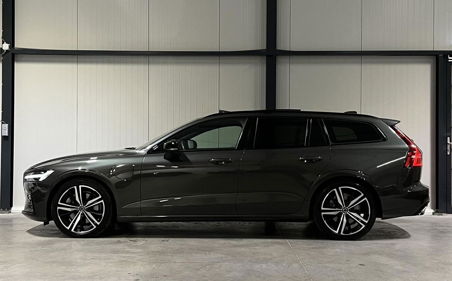 Volvo V60 2.0 T6 Recharge AWD R-Design Pano Harman/kardon