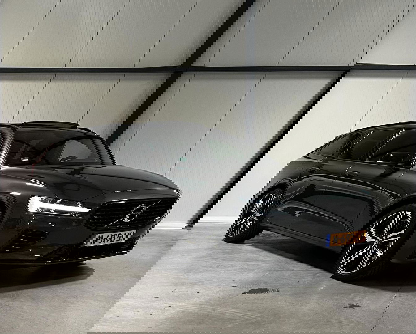 Volvo V60 2.0 T6 Recharge AWD R-Design Pano Harman/kardon