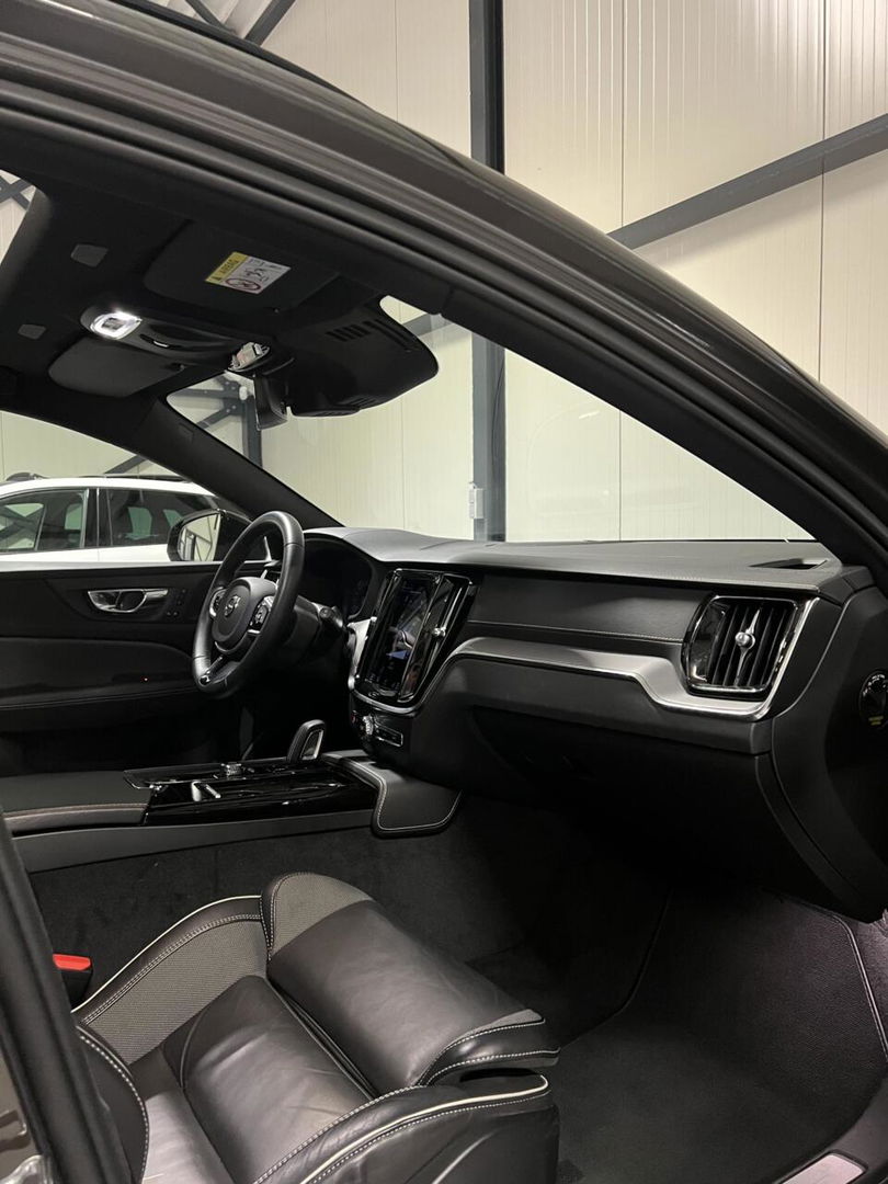 Volvo V60 2.0 T6 Recharge AWD R-Design Pano Harman/kardon