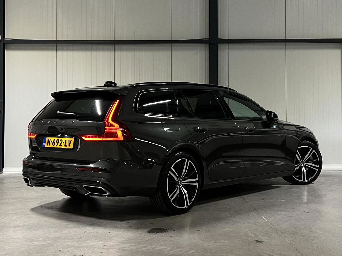 Volvo V60 2.0 T6 Recharge AWD R-Design Pano Harman/kardon