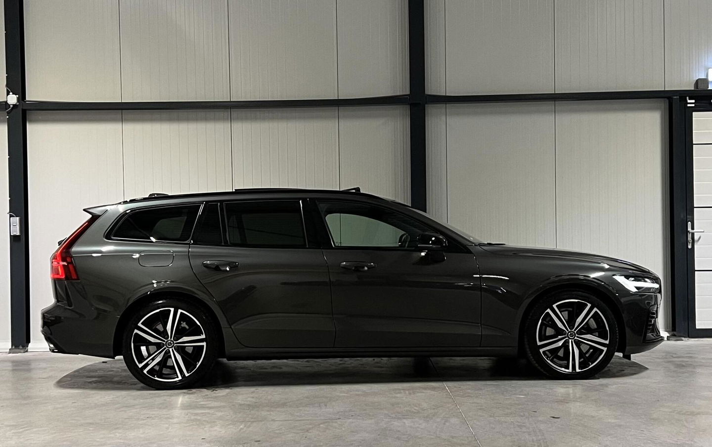 Volvo V60 2.0 T6 Recharge AWD R-Design Pano Harman/kardon